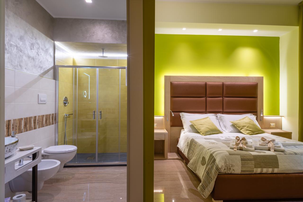 Domus Salento & Con Parcheggio Privato In Loco 4*