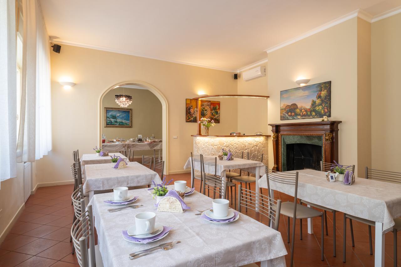 Domus Salento & Con Parcheggio Privato In Loco Frühstückspension Lecce