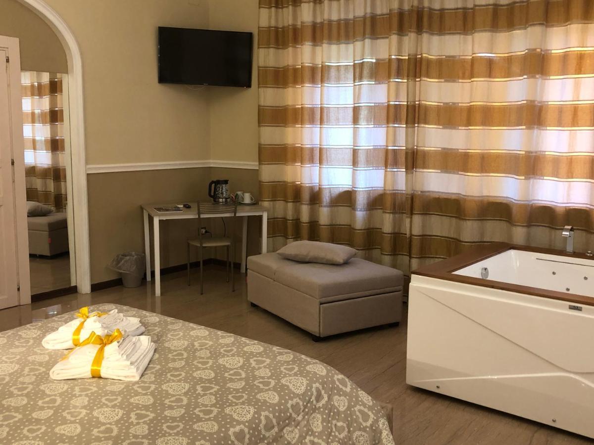 Domus Salento & Con Parcheggio Privato In Loco 4*