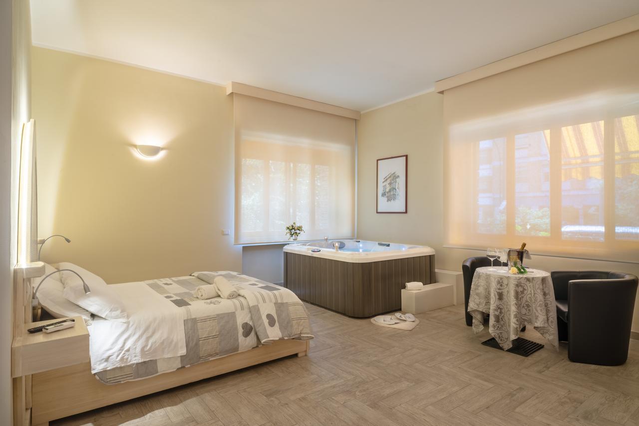 Domus Salento & Con Parcheggio Privato In Loco 4*