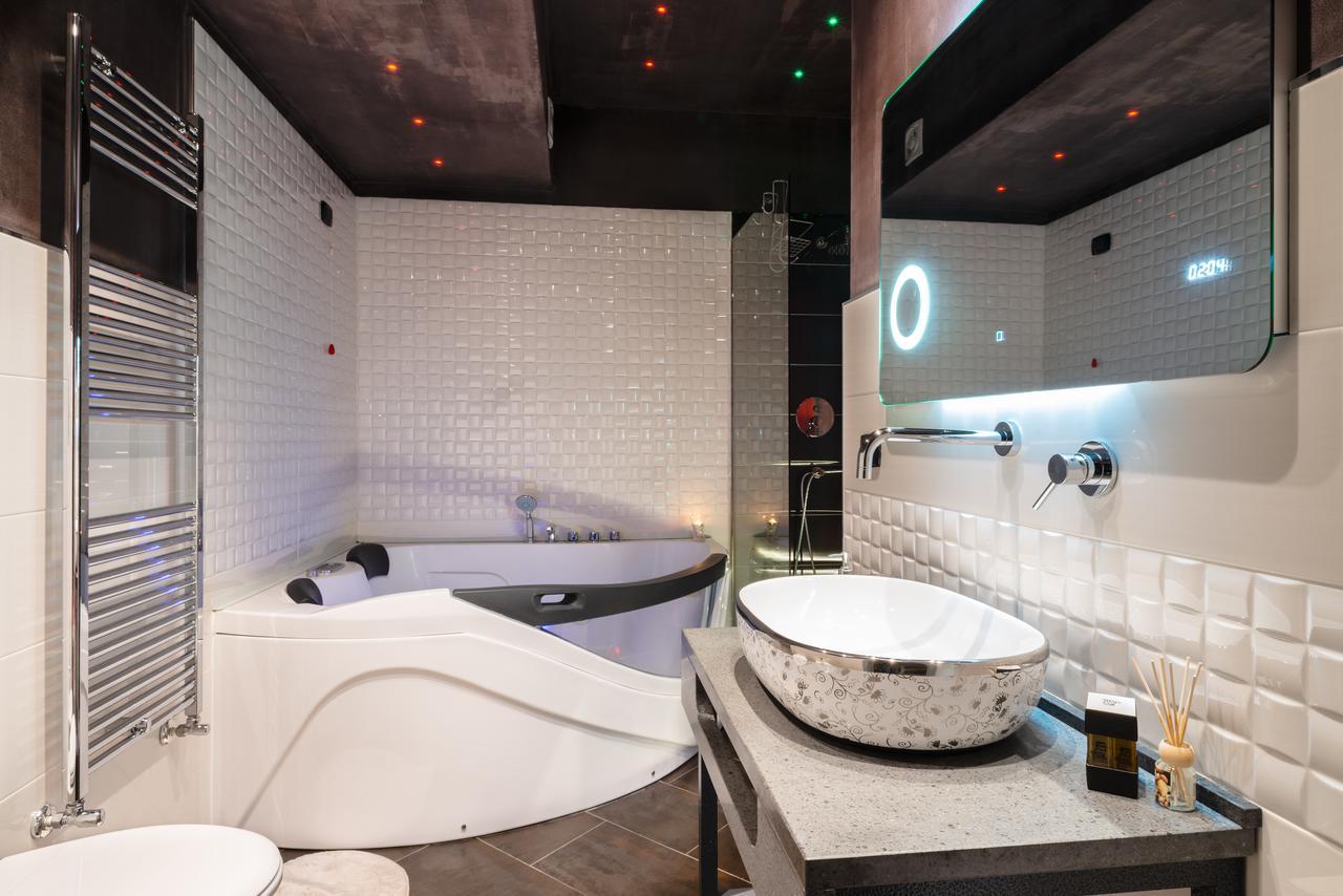 Domus Salento & Con Parcheggio Privato In Loco Frühstückspension 4*